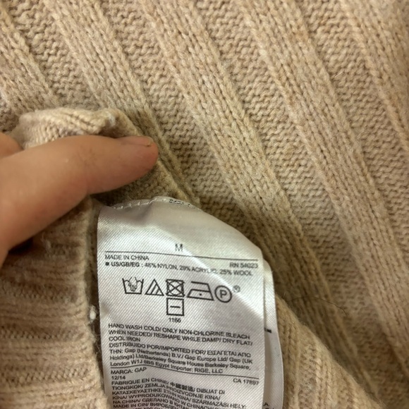 GAP wool blend sweater size medium - Picture 4 of 4
